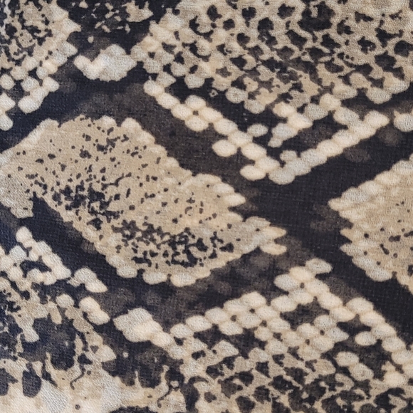 Calvin Klein snake print scarf 72" x 21" - Picture 4 of 9